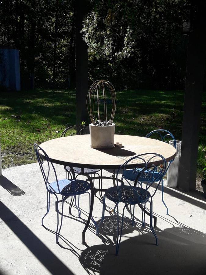 Gîte pour 4 personnes, avec Terrasse et Jardin ainsi que Piscine et Vue à Joux