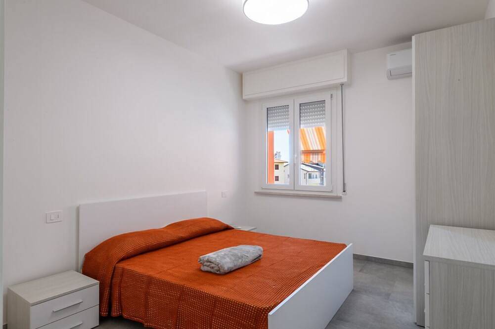 Entire apartment, A comfortable and welcoming 60 square meters apartment, perfect for two people, located on the second floor of a building with an elevator (Not accessible to people with disabilities).The property is situated in a quiet area and is ideally located for th in Marotta, Mondolfo Region