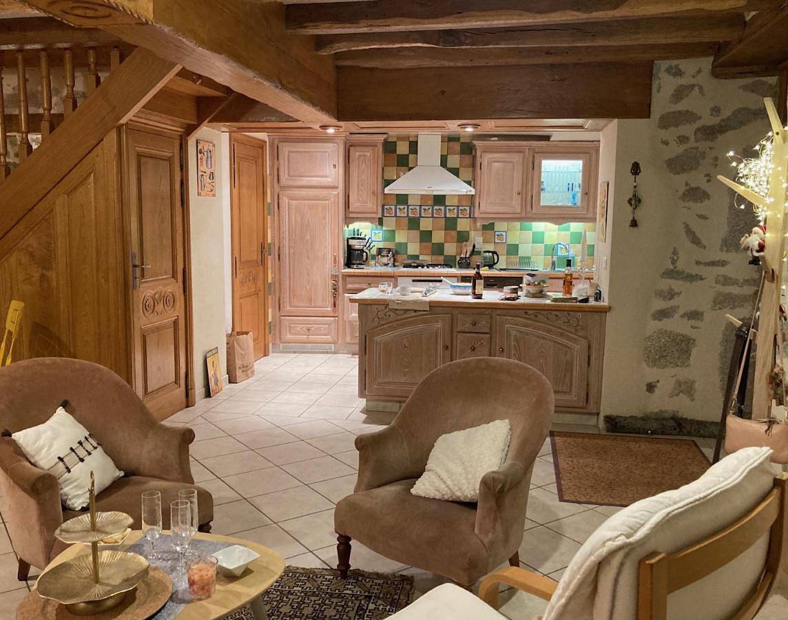 Gîte 2/4 pers, Piscine-Wifi Calme, nature in Omps, Région d'Aurillac