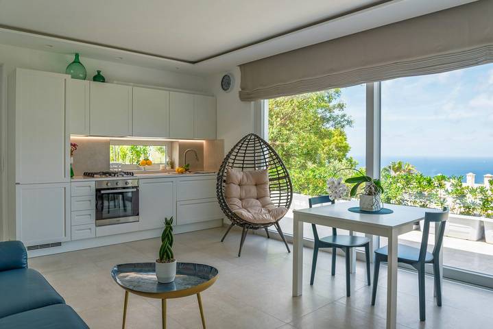 Kleines Haus mit Blick auf Ischia und Whirlpool in Forio, Ischia