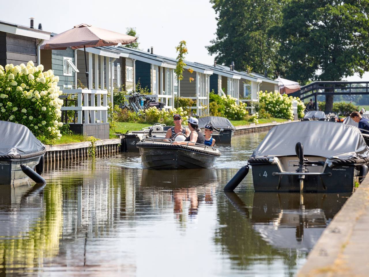 Gemütliches Chalet mit Schaluppe in Giethoorn in Giethoorn, Nationalpark Weerribben-Wieden