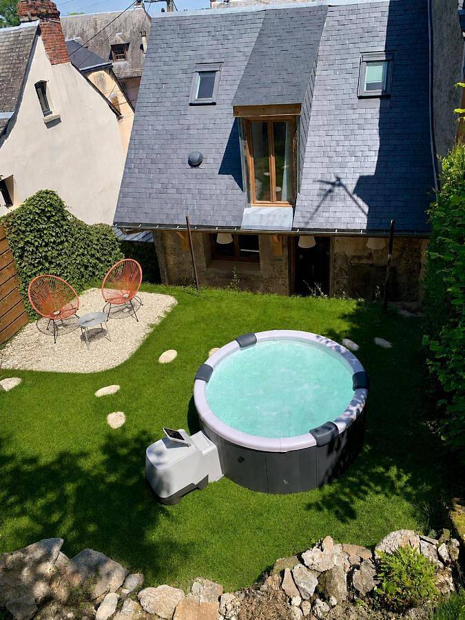 Location de vacances pour 2 personnes, avec Jacuzzi ainsi que Terrasse et Jardin à Asté