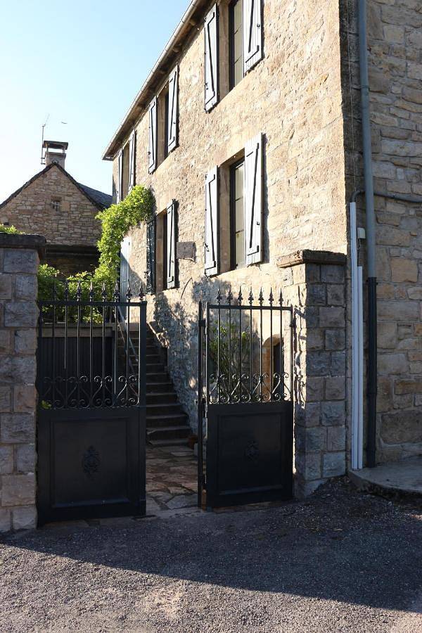 Location de vacances pour 8 personnes, avec vue et jardin, adapté aux familles dans Palmas-d'Aveyron - 2