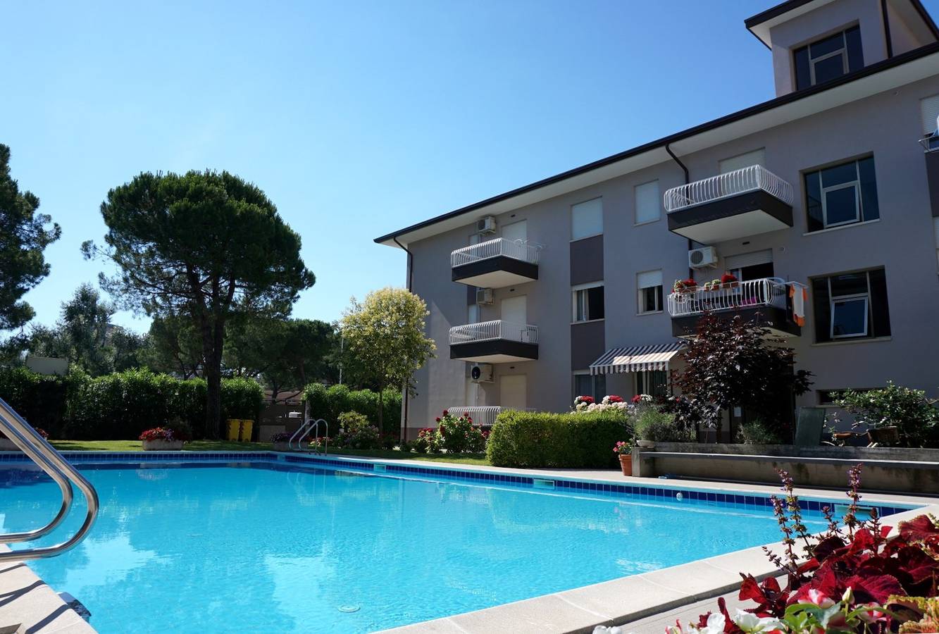 Entire apartment, Beachside flat with shared pool in Porto Santa Margherita, Caorle