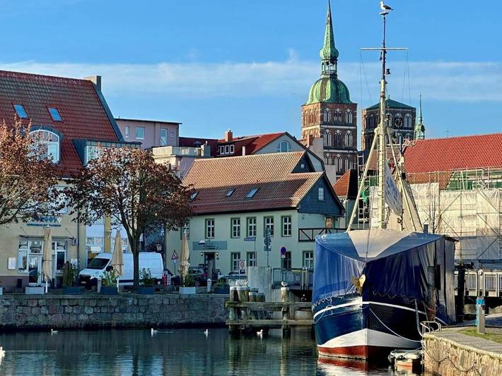 Ferienwohnung für 6 Personen, mit Balkon und Terrasse sowie Seeblick und Ausblick in Stralsund - 4