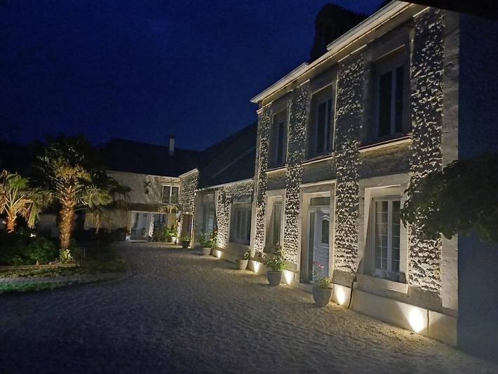 Location de vacances pour 12 personnes, avec vue ainsi que jardin et piscine, animaux acceptés à Saint-Germain-du-Pert - 3