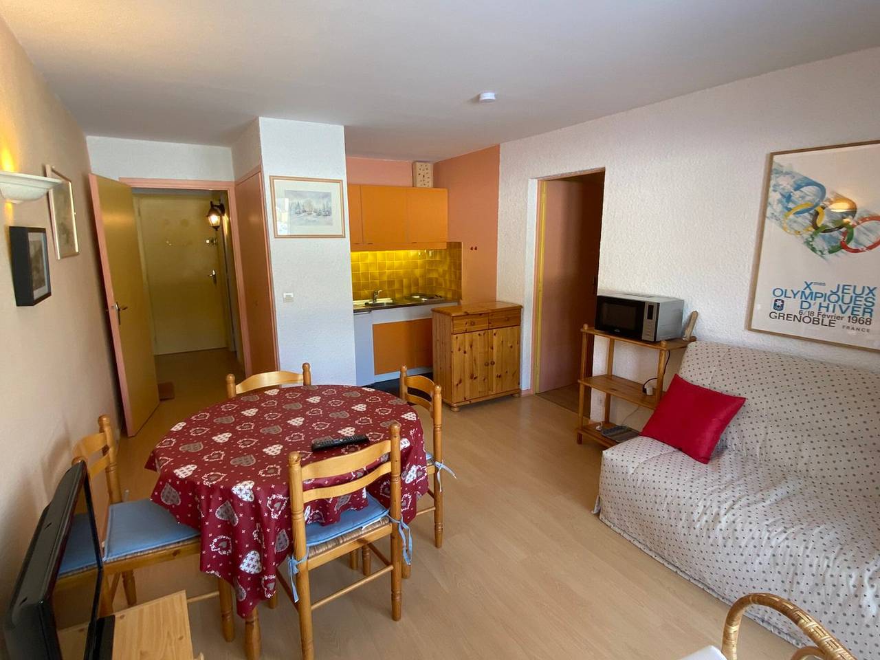 Appartement entier, Autrans: Appartement cosy, proche pistes, balcon & parking, 3 pers in Autrans-Méaudre-en-Vercors, Parc naturel régional du Vercors