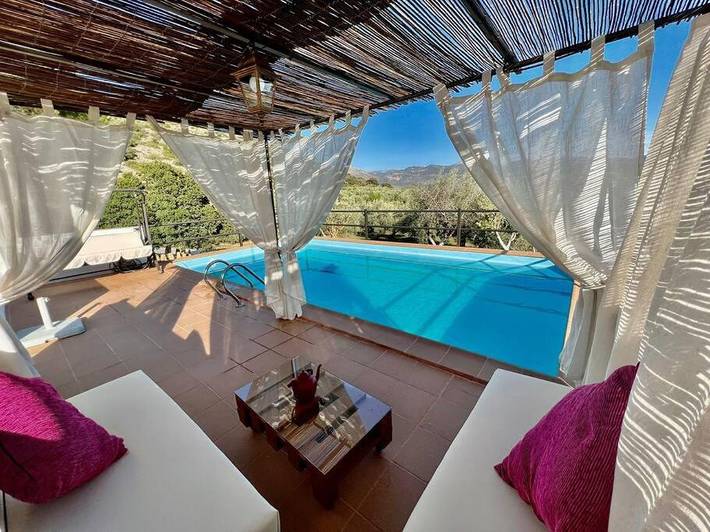 Apartamento para 12 personas, con Jacuzzi y Terraza además de Jardín y Piscina en Castillo de Locubín