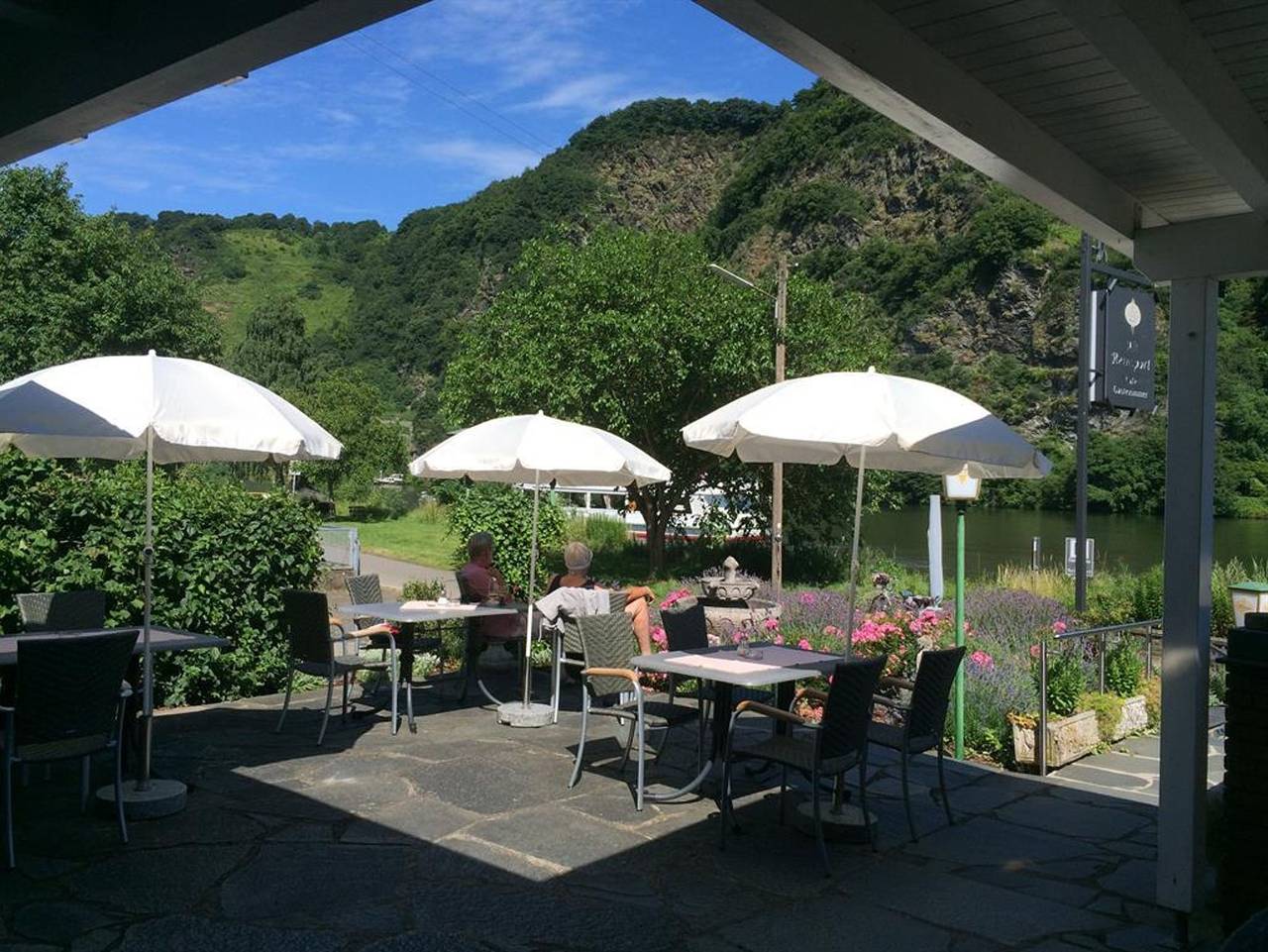 Ganze Ferienwohnung, Café-Weinhaus Alt Reinsport - Ferienwohnung Juwel der Mosel in Piesport, Bernkastel-Kues & Umgebung