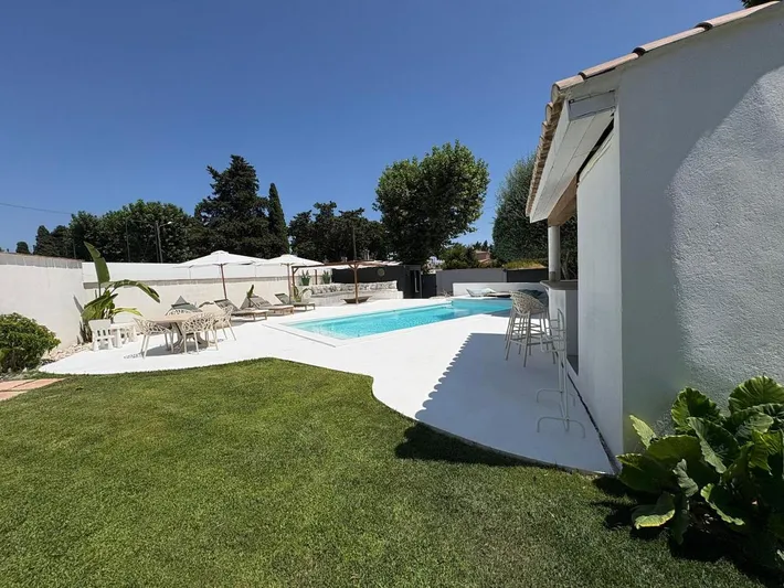 Chalet para 8 personas, con jardín además de piscina y jacuzzi, Familias con niños - 1