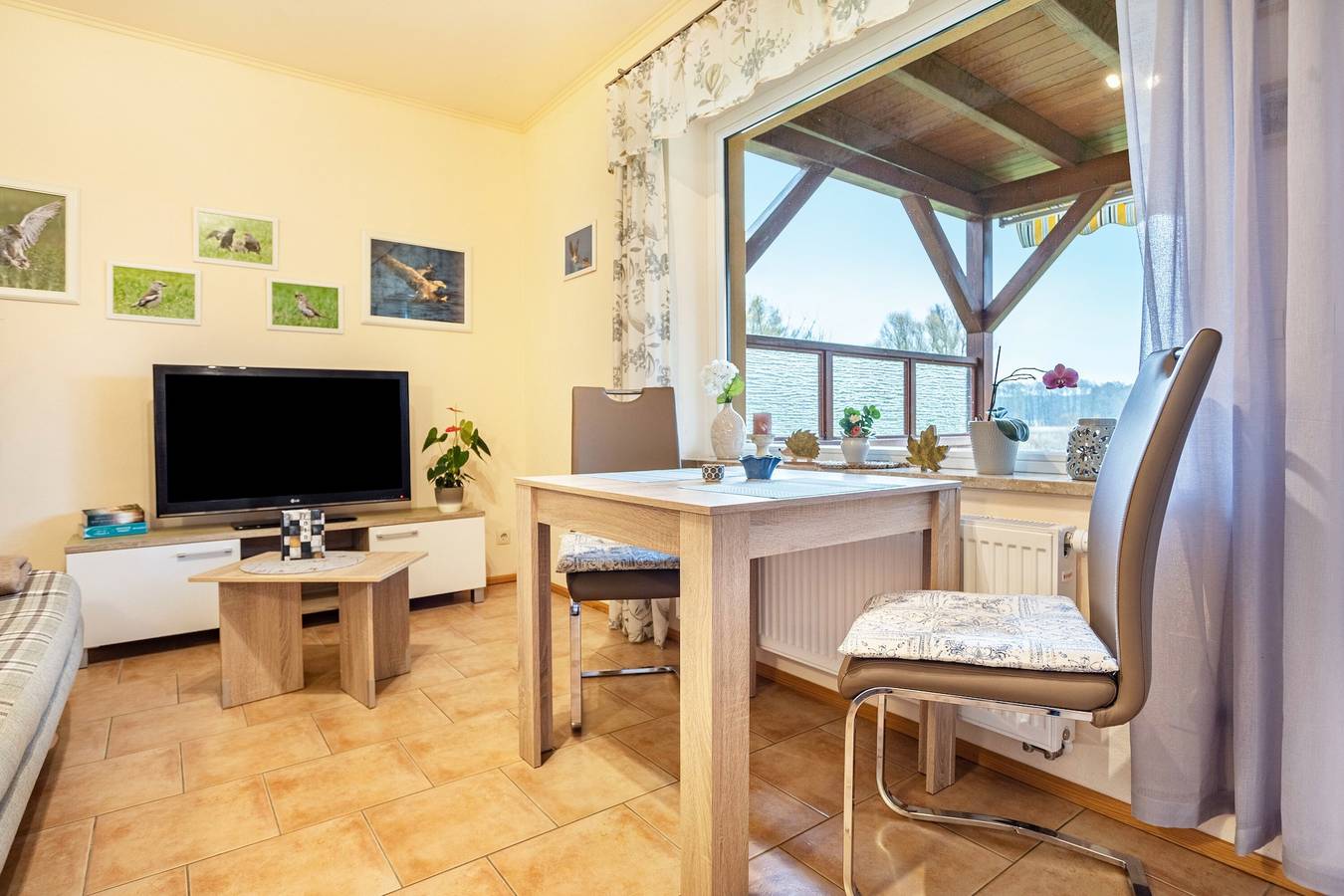 Ganze Wohnung, Ferienwohnung 'Federower Hofsee Seeadler' mit Seeblick, Privatterrasse und Wi-Fi in Federow, Kargow