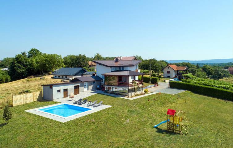 Charmante Ferienwohnung mit Pool und Terrasse in der Nähe des Stadtzentrums von Popovača in Sisak-Moslavina