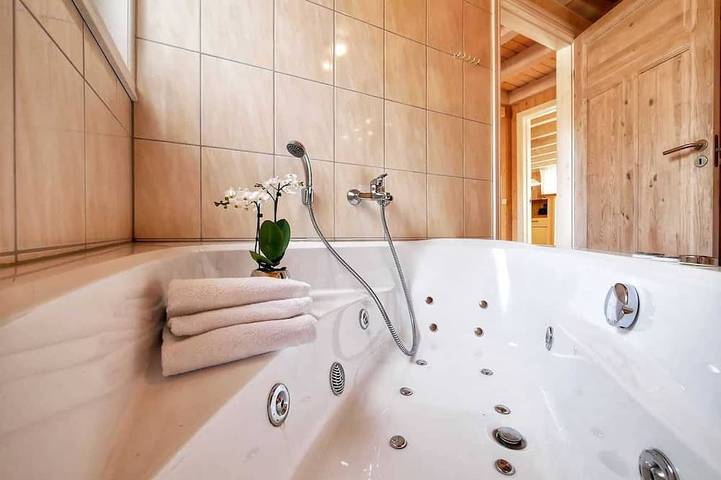 Ferienpark für 7 Personen, mit Whirlpool und Balkon sowie Garten und Sauna, mit Haustier in Brandenburg - 3