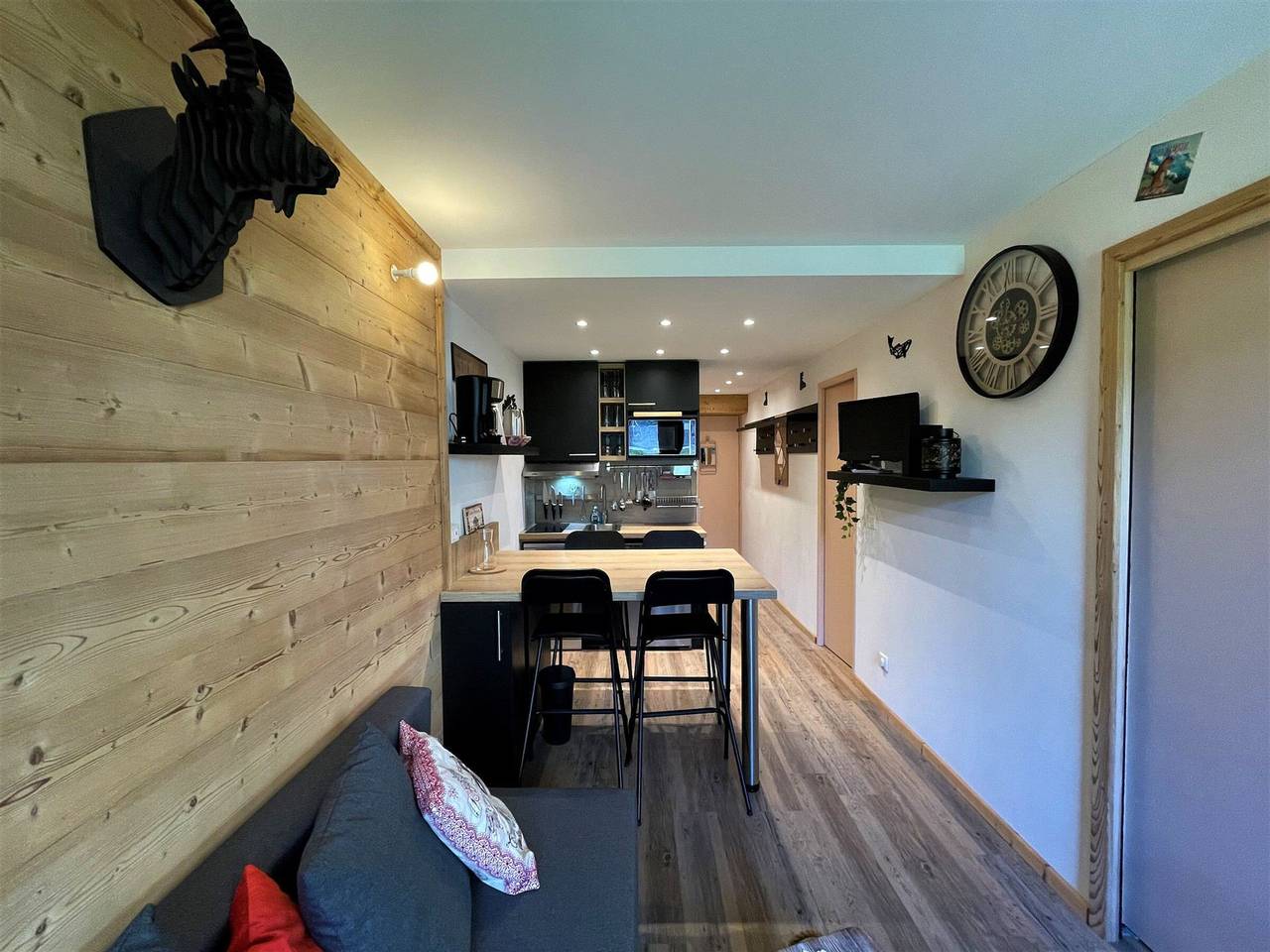 Ganze Wohnung, Renoviertes Studio für 4 Pers. mit Balkon, direkt an den Pisten, 27 m² in Les Menuires, Saint-Martin-de-Belleville