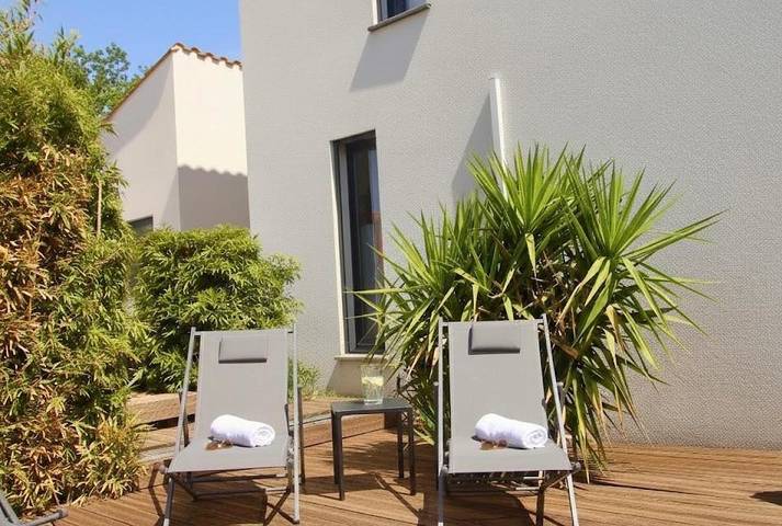 Location de vacances pour 8 personnes, avec vue ainsi que jardin et piscine à Saint-Jean-Pla-de-Corts - 2