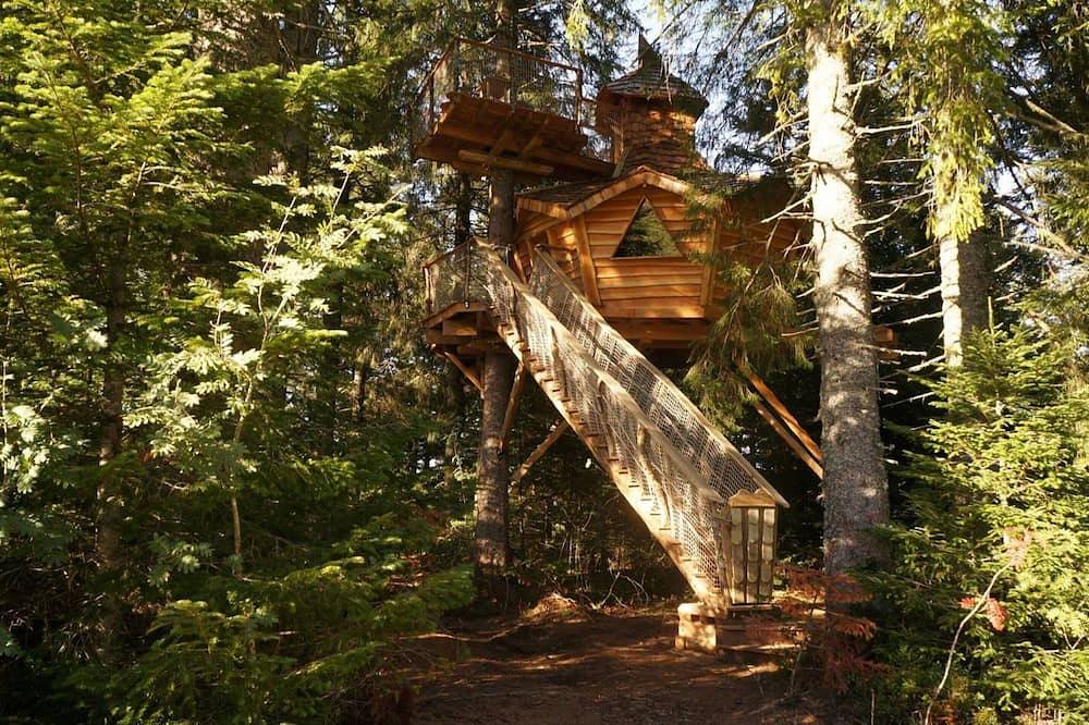 Cabane Au Brendezi-Cabaña de madera-Confortable-Baño privado-Al lado de la cu... in La Tour-d'Auvergne, Parque Natural Regional Volcans d'Auvergne