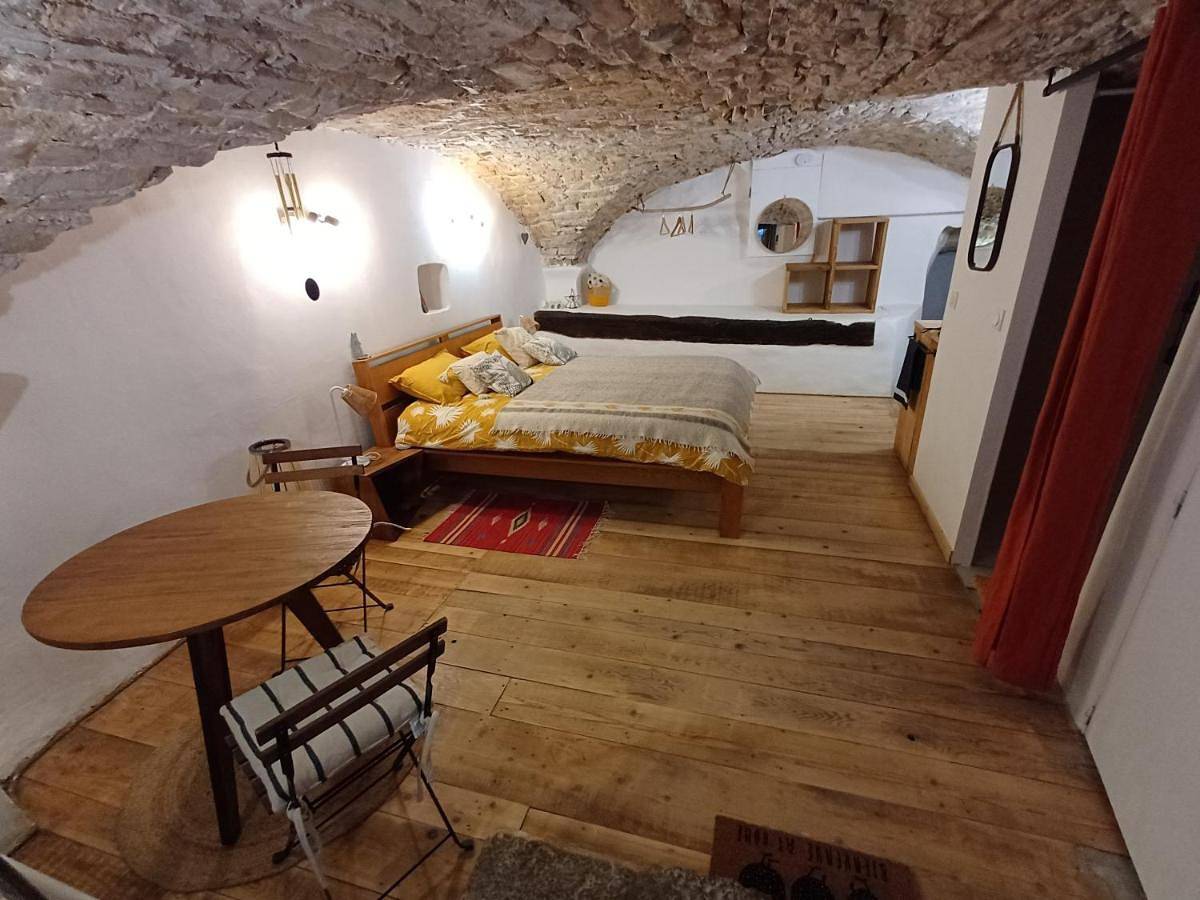 Appartement entier, One-Bedroom Apartment in Viols-le-Fort, Côte méditerranéenne (France)