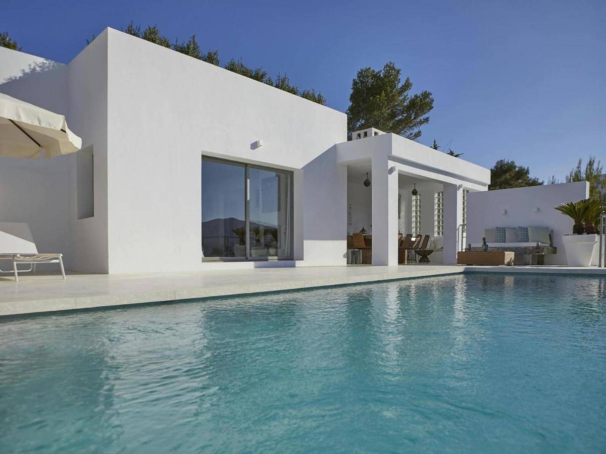 Villa in Porroig with Stunning Sea Views in Moncloa-Aravaca, Madrid