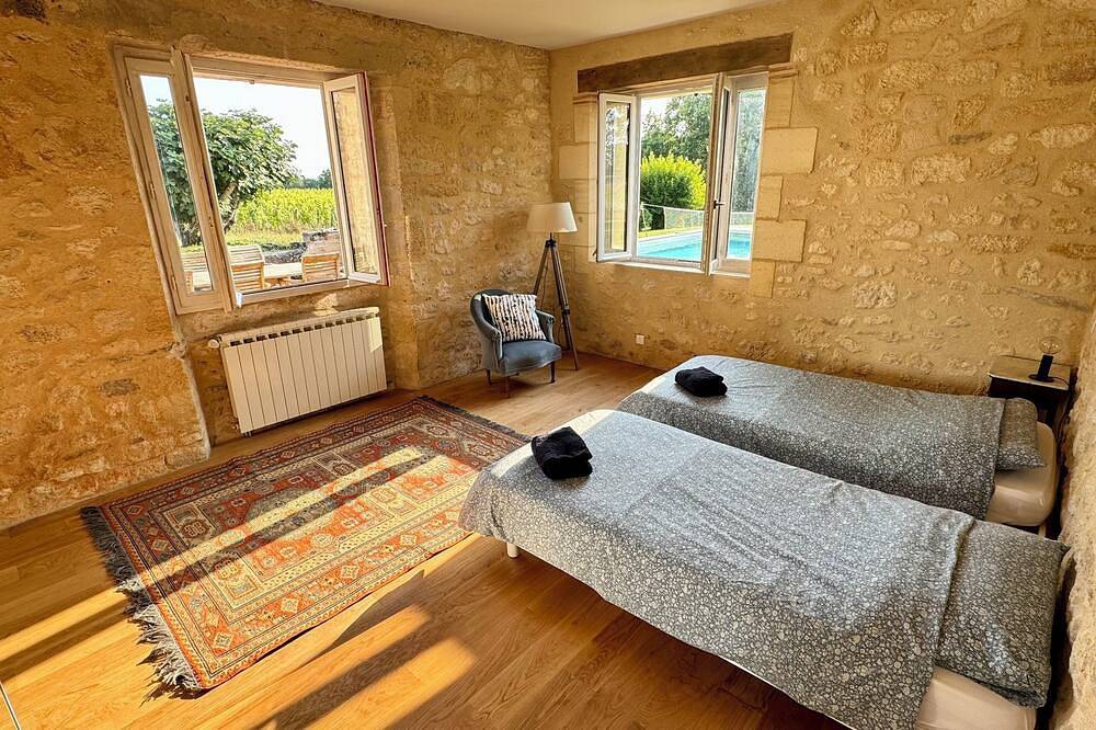 Une belle maison en pierre, vue magnifique sur les vignes et près de St Émilion in Gardegan-et-Tourtirac, Région de Libourne