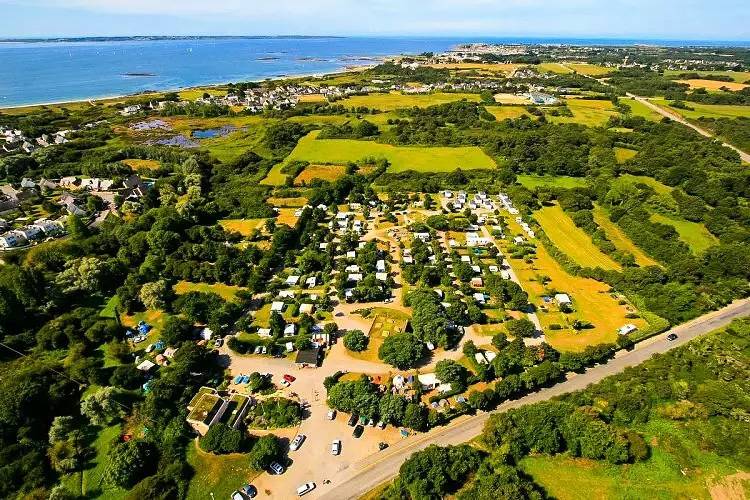 Lodge 3 estancias 5 Personas + 1 bebé in Larmor-Plage, Côte des Mégalithes