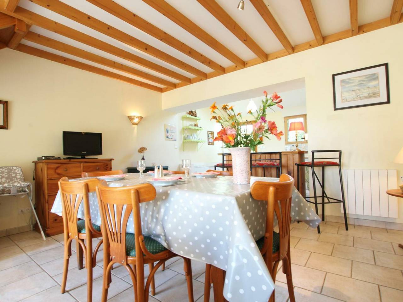 Gîte lumineux avec jardin privé, proche Mont Saint-Michel, animaux acceptés in Braffais, Côte de la Déroute