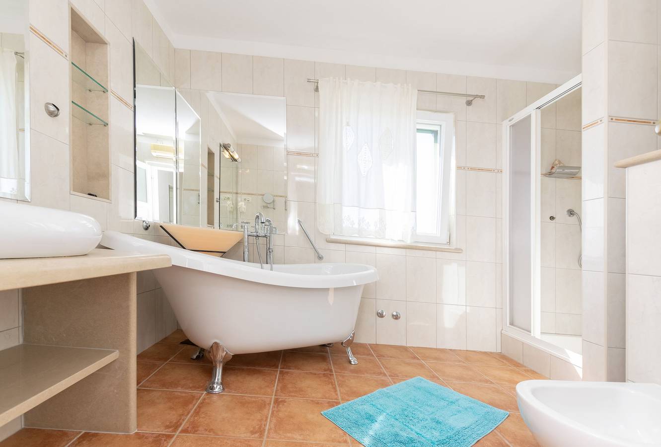 Serena in Mirca, Supetar