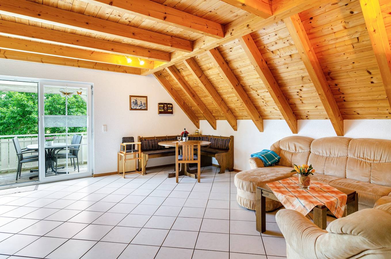 Ganze Wohnung, Ferienwohnung "Beutenmühle Straussenfarm Dach" mit Gemeinschaftsgarten und Balkon in Owingen, Region Bodensee-Oberschwaben
