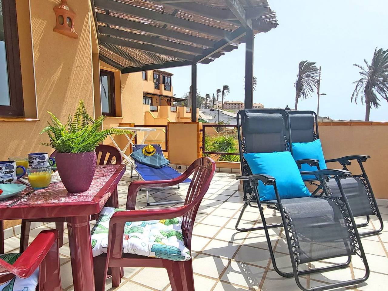 Entire apartment, Schöne Ferienwohnung mit Terrasse und Meerblick in Costa Calma, Südliche Bucht Costa Calma