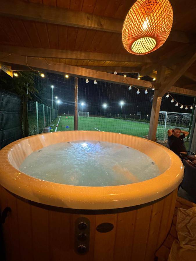 Villa pour 2 personnes, avec piscine ainsi que jardin et jacuzzi en Roumanie - 3