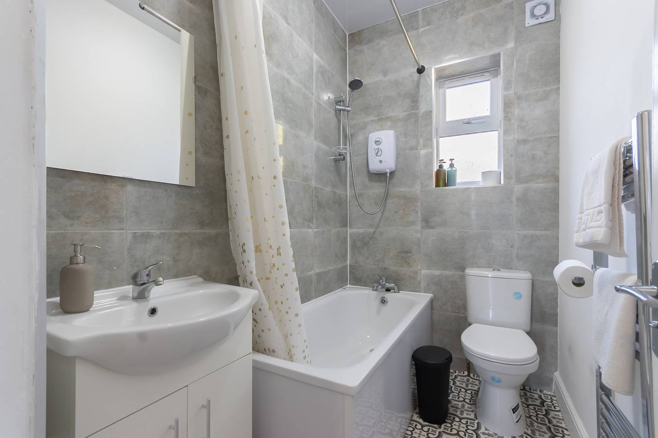 Apartamento entero, 2 Bedroom Flat in the heart of Southend | Sleeps 6 - Pass the Keys in Westcliff-on-Sea, Southend-on-Sea