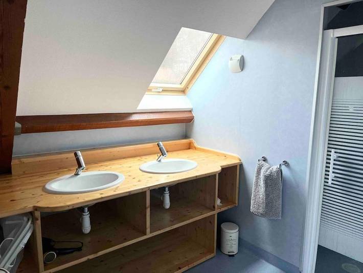 Location de vacances pour 17 personnes, avec vue ainsi que balcon et sauna dans Gare Du Mont Dore - 3