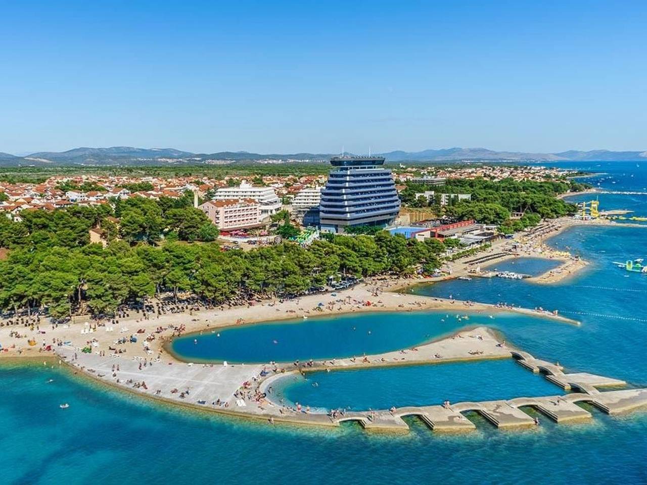 Villa Montini mit Pool und Meerblick in Vodice, Šibenik-Knin