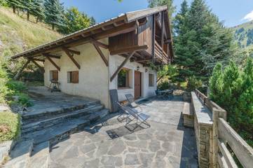 Gîte pour 10 personnes, avec sauna ainsi que jardin et balcon, adapté aux familles à Villard-Reculas