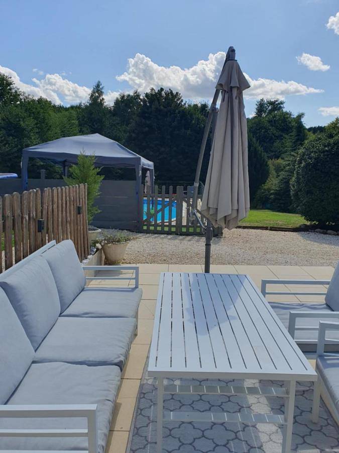 Location de vacances pour 2 personnes, avec piscine et jardin ainsi que terrasse et sauna à Saint-Saud-Lacoussière - 3