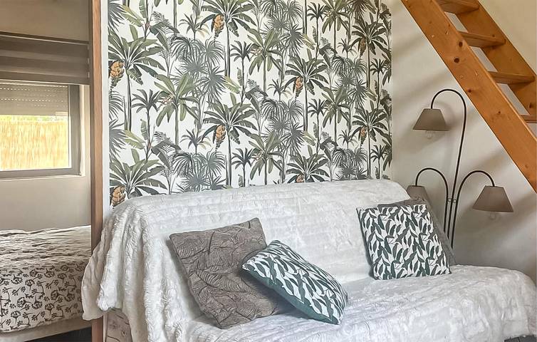 Charmante Ferienwohnung mit Pool, WLAN, Terrasse und Parkplatz in Eyragues, Arles und Umgebung