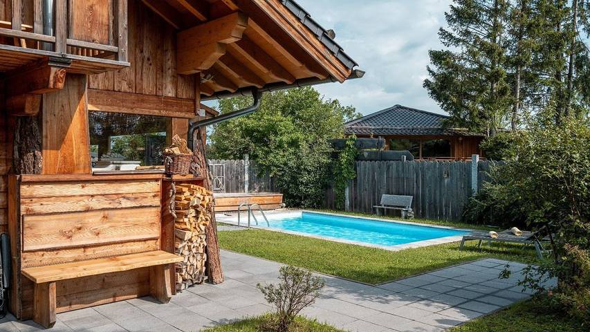 Ferienhaus für 4 Personen, mit Whirlpool und Sauna sowie Garten in Ainring