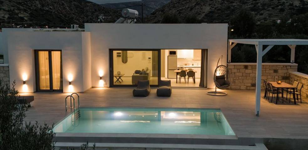 Villa voor 4 personen, with uitzicht and zwembad as well as tuin op Karpathos