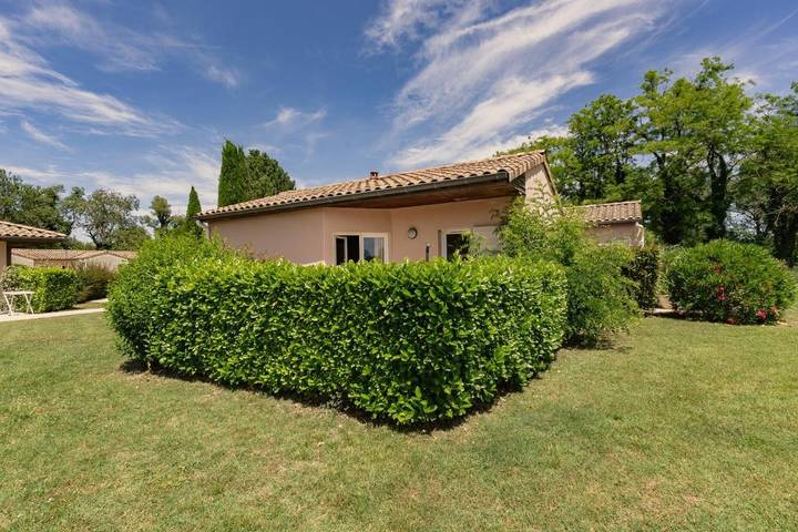 Location de vacances pour 4 personnes, avec Terrasse et Piscine à Châteauneuf-sur-Isère