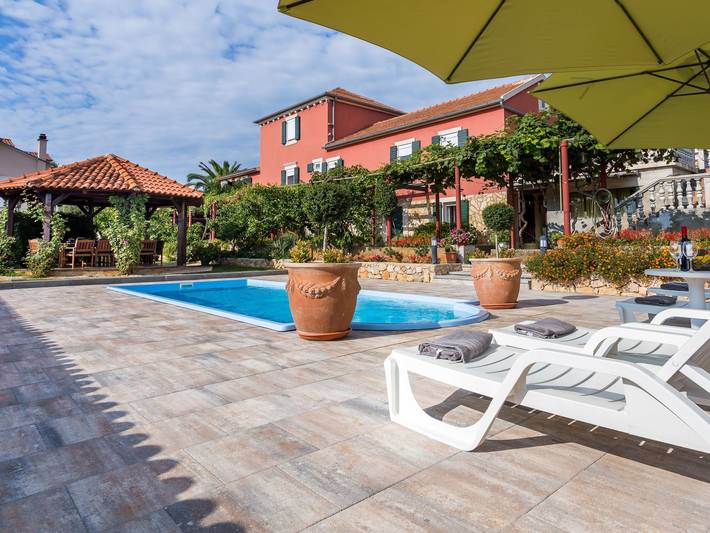 Ferienhaus für 14 Personen, mit Garten und Pool - 1