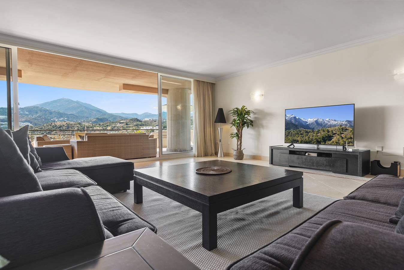 Entire apartment, Casa Magna in Nueva Andalucia Golf Valley, Marbella