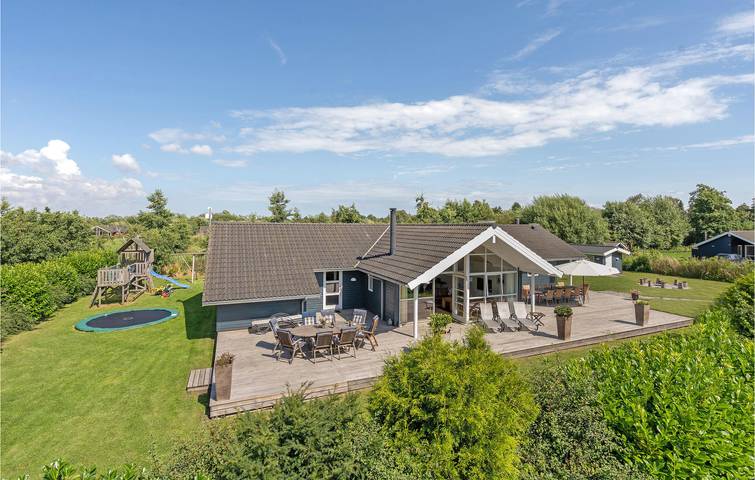 Ferienhaus für 14 Personen, mit Terrasse und Whirlpool sowie Garten und Sauna in Lolland-Falster