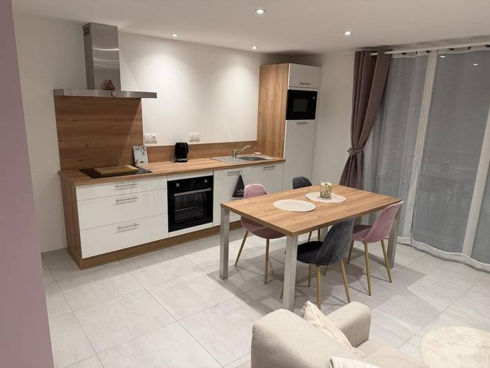 Gîte pour 4 personnes, avec jardin à Rosnoën - 2