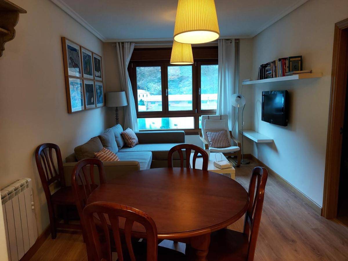 Apartamento entero, One-Bedroom Apartment in Felechosa, Aller
