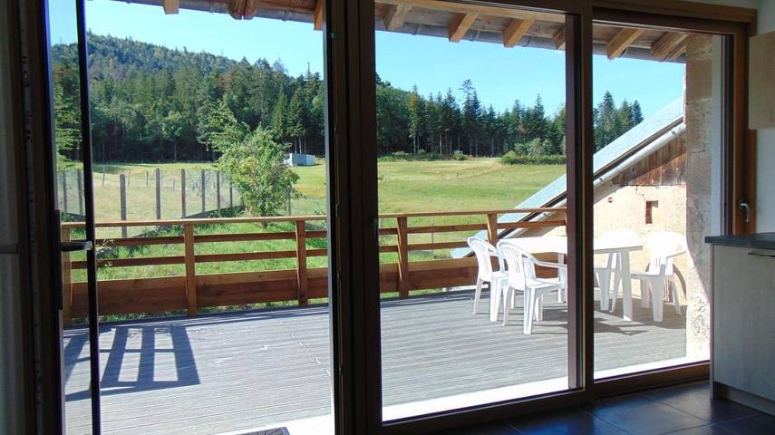 Gîte pour 4 personnes, avec Terrasse dans Belmont-sur-Buttant