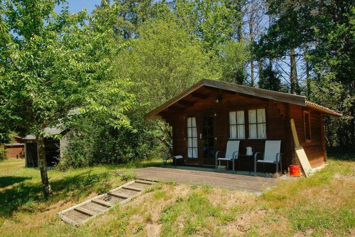 Location de vacances pour 2 personnes, avec Terrasse et Jardin ainsi que Piscine et Sauna à Saint-Plaisir