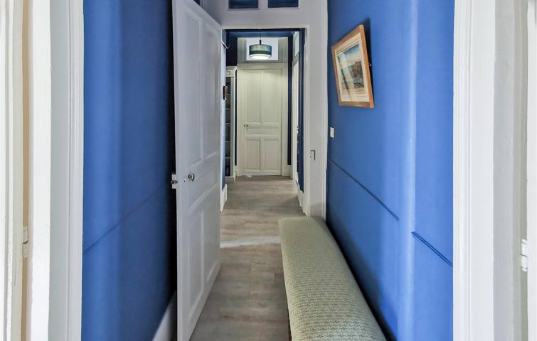 Entire holiday apartment, Lovely 2BR Apt in Blois: TV, Internet, Dishwasher! in Blois, Blois region