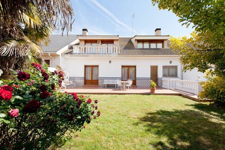 Casa rural para 15 personas, con Balcón y Terraza además de Jardín y Vistas en Ribera Navarra