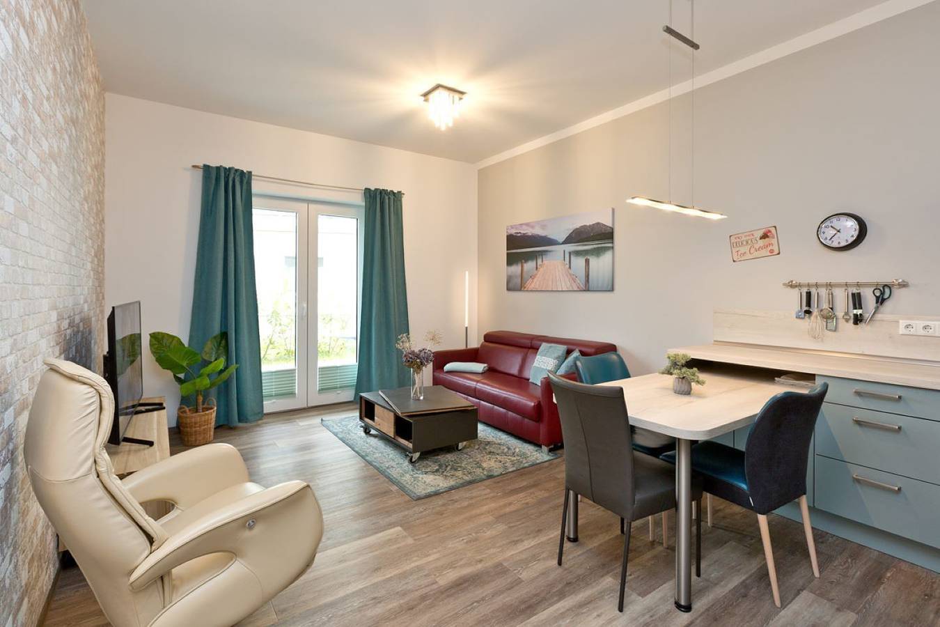 Ganze Wohnung, Komfortables Ferienapartment mit Terrasse in Röbel/Müritz in Röbel, Müritz