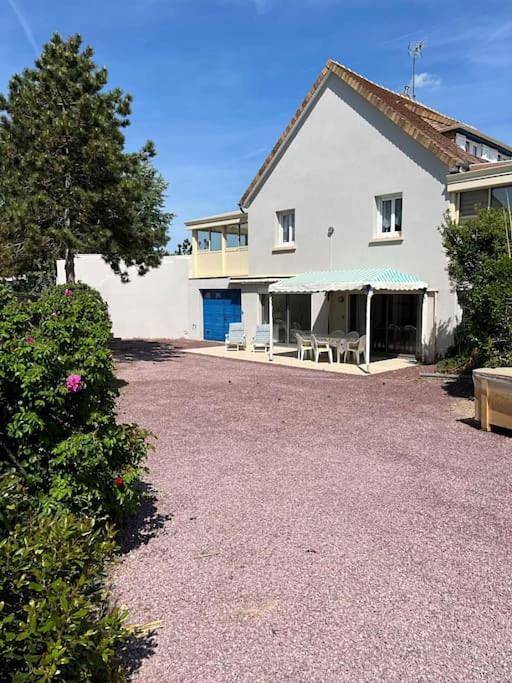 Location de vacances pour 4 personnes, avec piscine ainsi que terrasse et jardin à Bréhal - 4