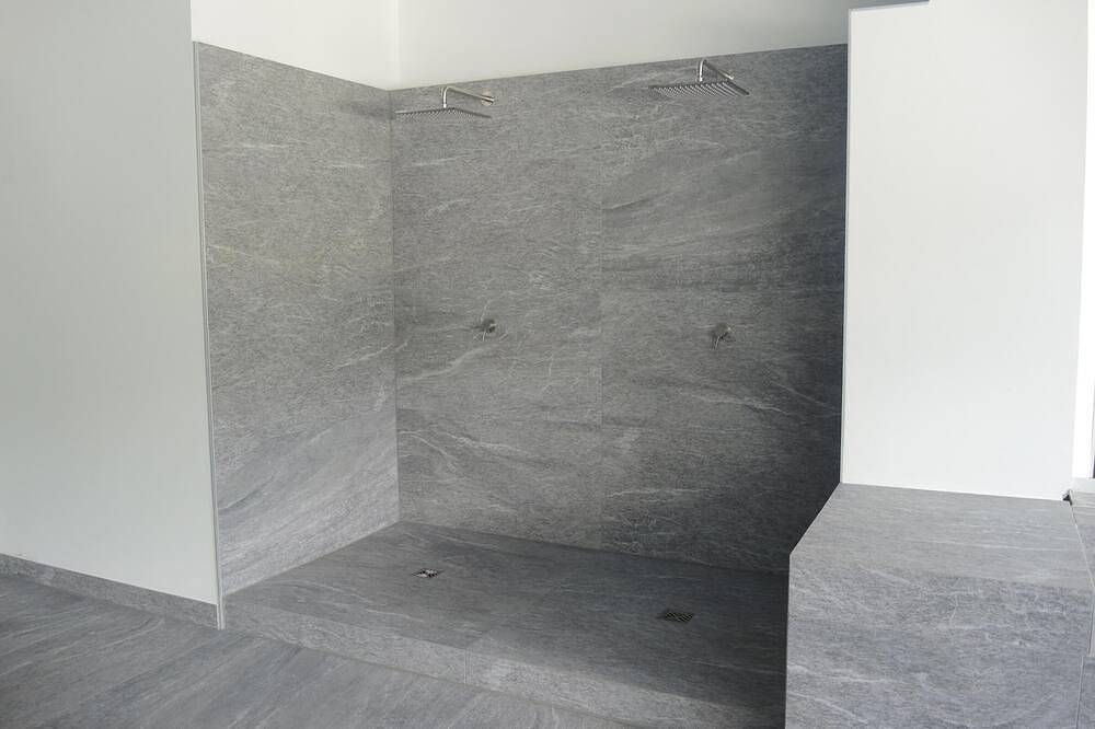 Ganze Wohnung, Ferienwohnung an Top-Lage in neu renovierter Residenz mit hauseigenen Hallenbad in Ascona, Tessiner Alpen